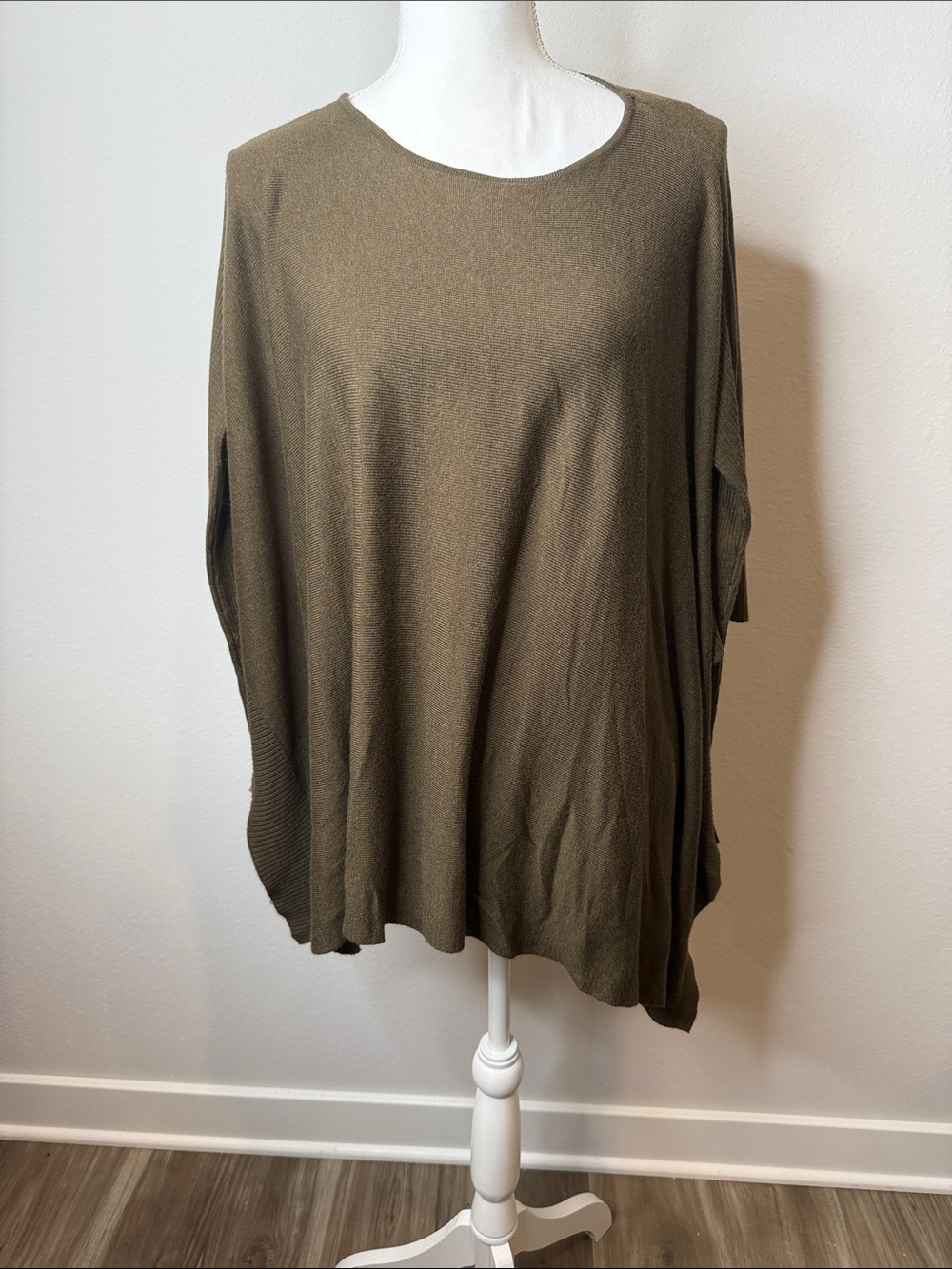 Romeo & Juliet Couture Brown Tunic Oversized Flowy Sweater Size XS Small